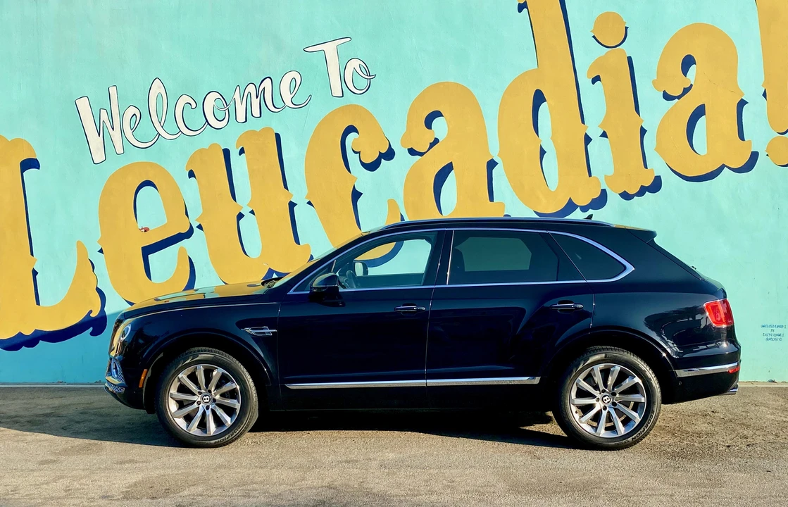 2017 Bentley Bentayga - Image 2 of 31