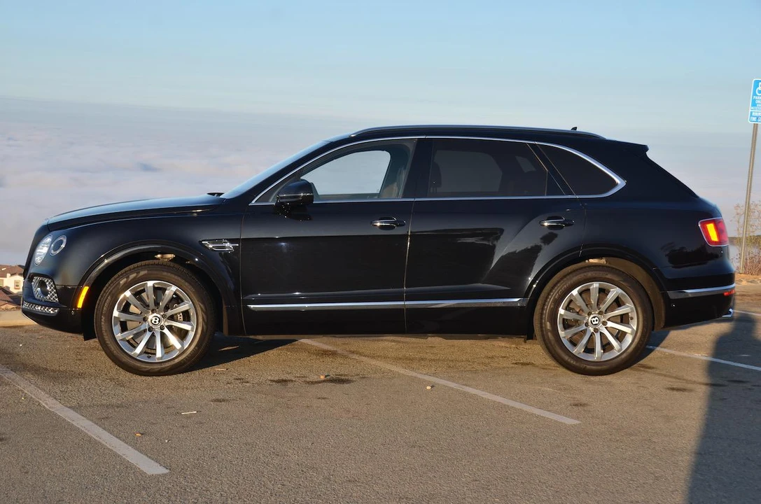 2017 Bentley Bentayga - Image 9 of 31