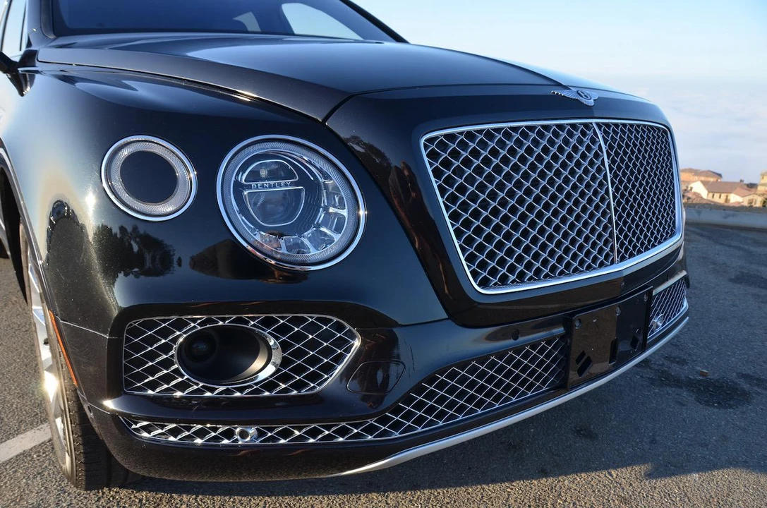 2017 Bentley Bentayga - Image 28 of 31