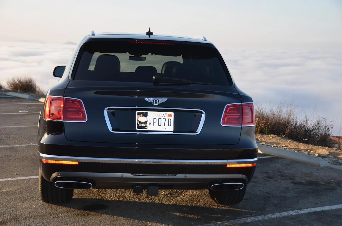 2017 Bentley Bentayga - Image 16 of 31