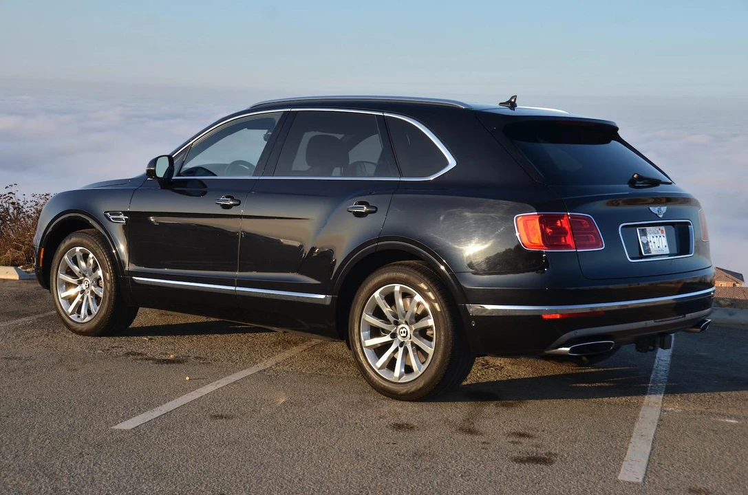 2017 Bentley Bentayga - Image 13 of 31