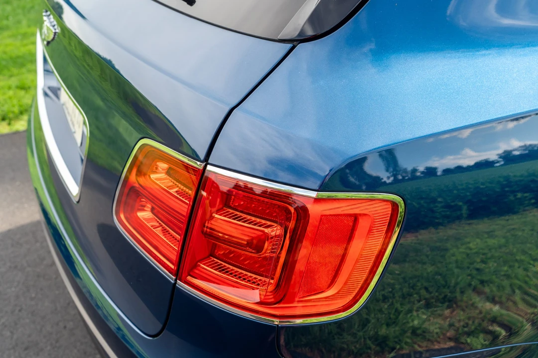 2017 Bentley Bentayga - Image 21 of 31