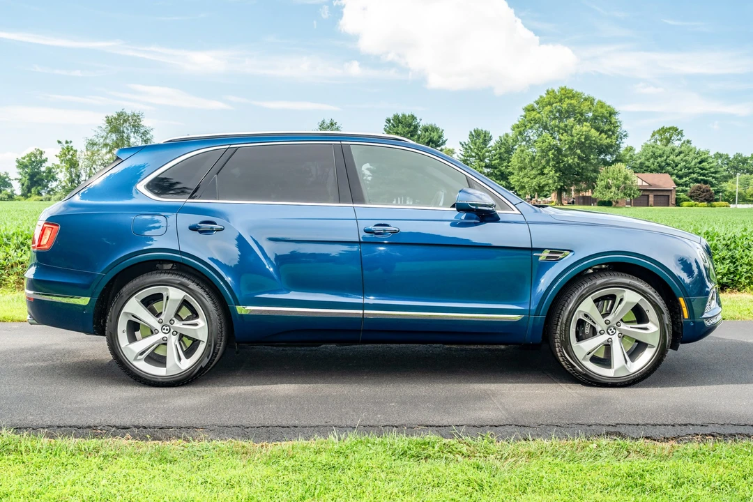 2017 Bentley Bentayga - Image 8 of 31