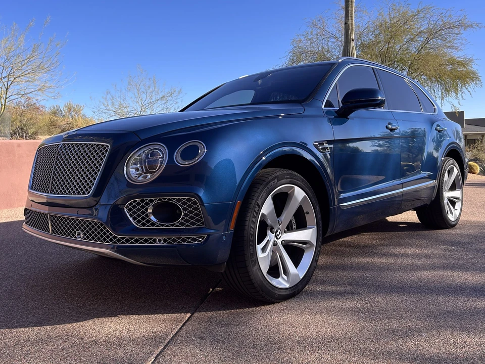 2017 Bentley Bentayga - Image 2 of 31