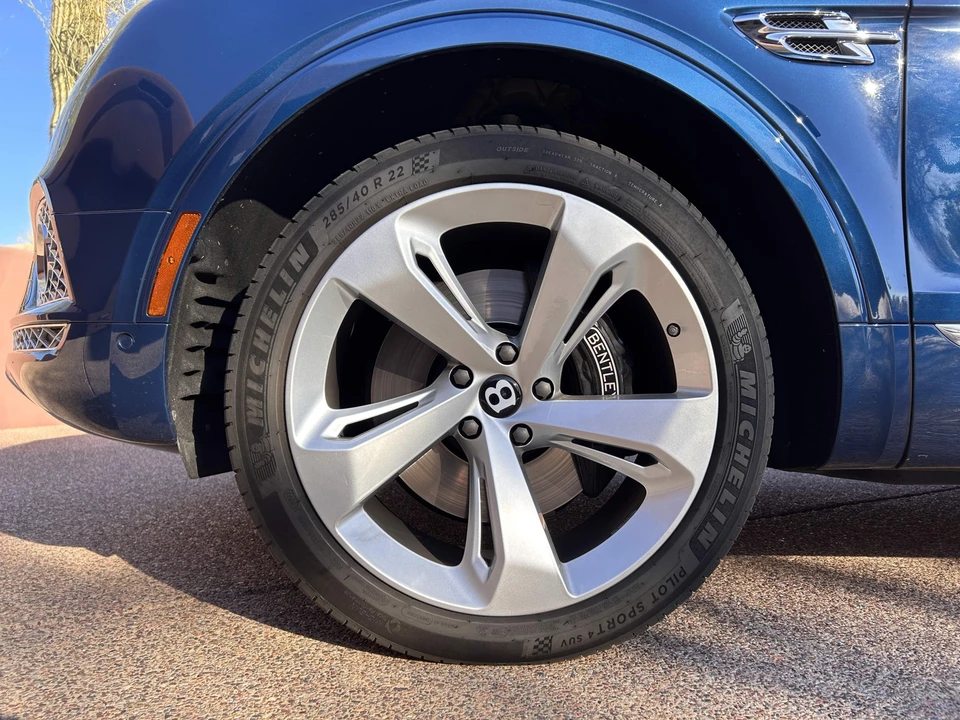 2017 Bentley Bentayga - Image 30 of 31