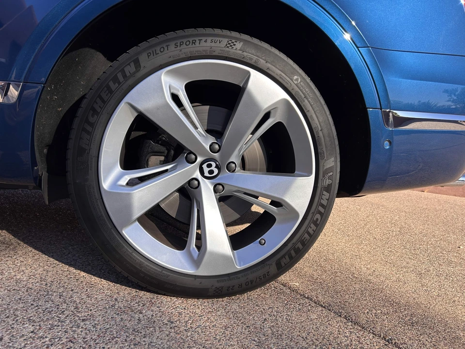 2017 Bentley Bentayga - Image 28 of 31