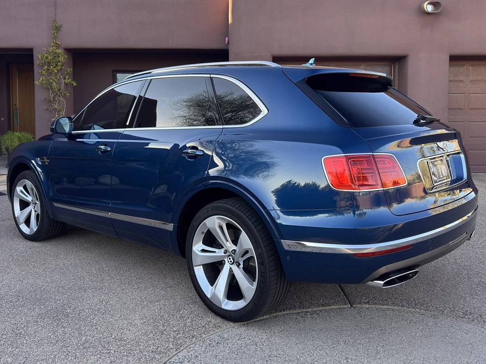 2017 Bentley Bentayga - Image 16 of 31