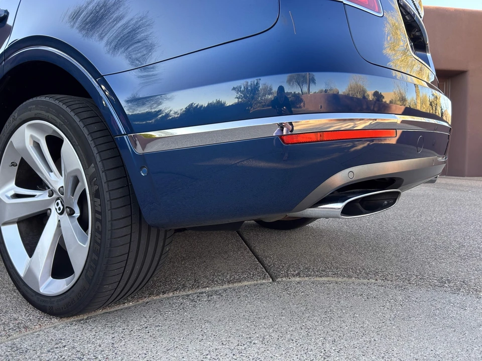 2017 Bentley Bentayga - Image 24 of 31