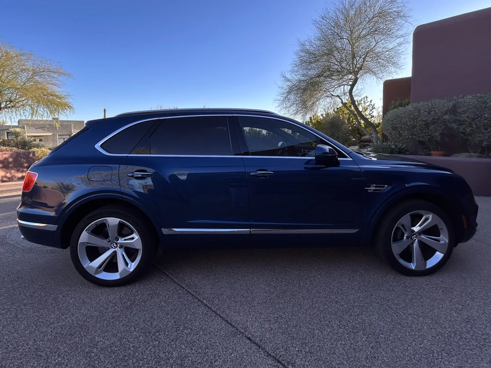 2017 Bentley Bentayga - Image 9 of 31