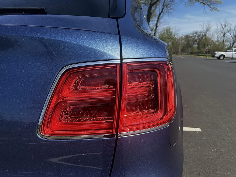2017 Bentley Bentayga - Image 25 of 31