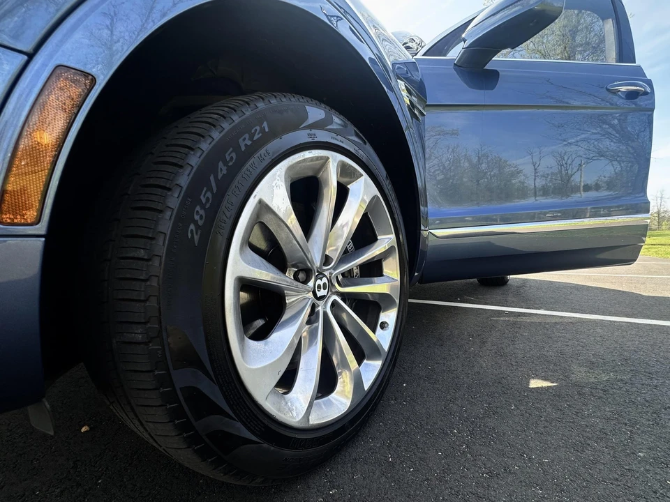 2017 Bentley Bentayga - Image 31 of 31