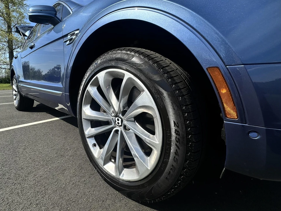2017 Bentley Bentayga - Image 30 of 31