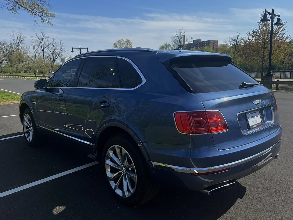 2017 Bentley Bentayga - Image 9 of 31