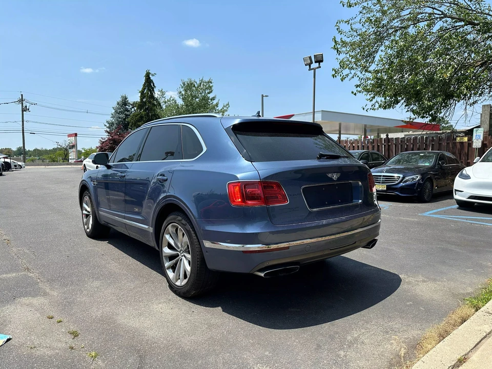 2017 Bentley Bentayga - Image 16 of 31