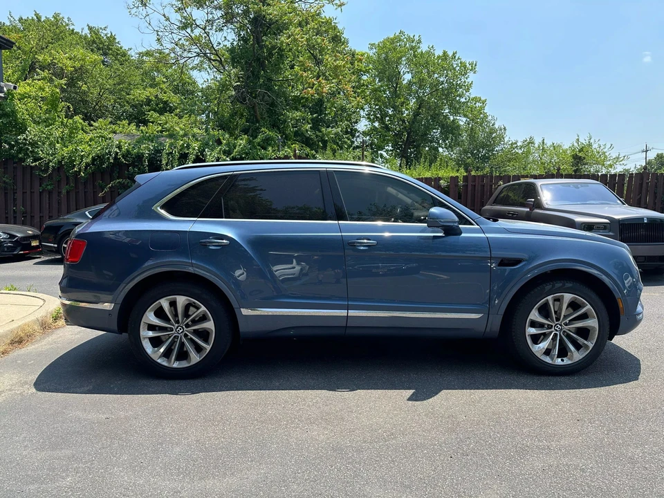 2017 Bentley Bentayga - Image 13 of 31