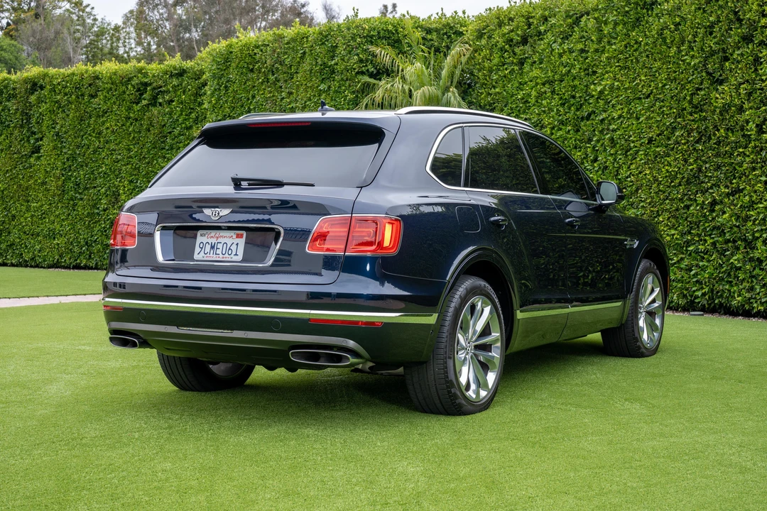 2017 Bentley Bentayga - Image 8 of 31