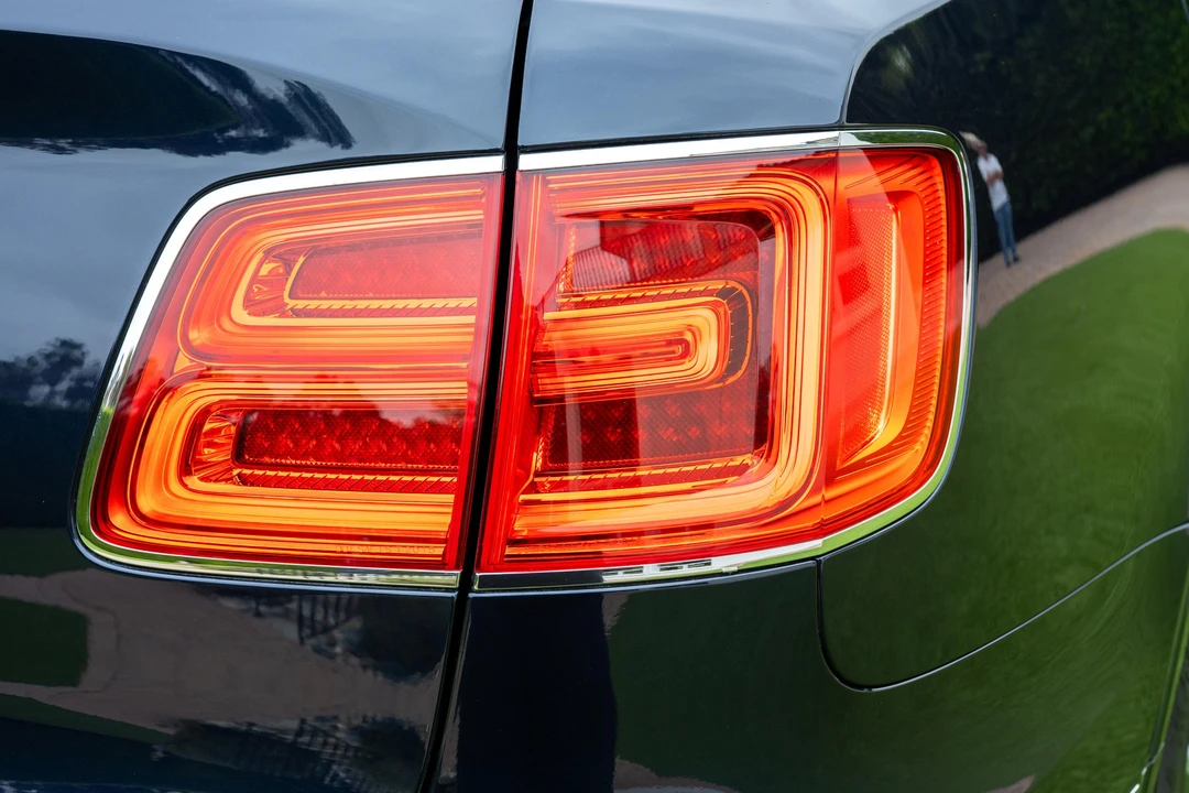 2017 Bentley Bentayga - Image 19 of 31