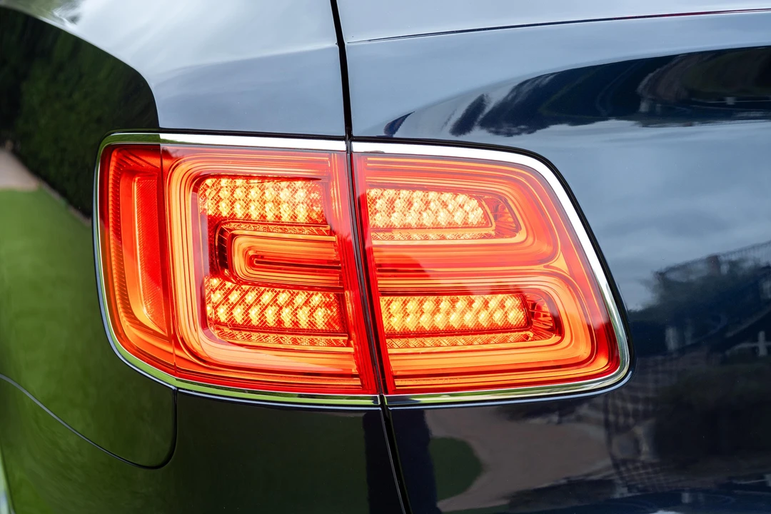 2017 Bentley Bentayga - Image 20 of 31