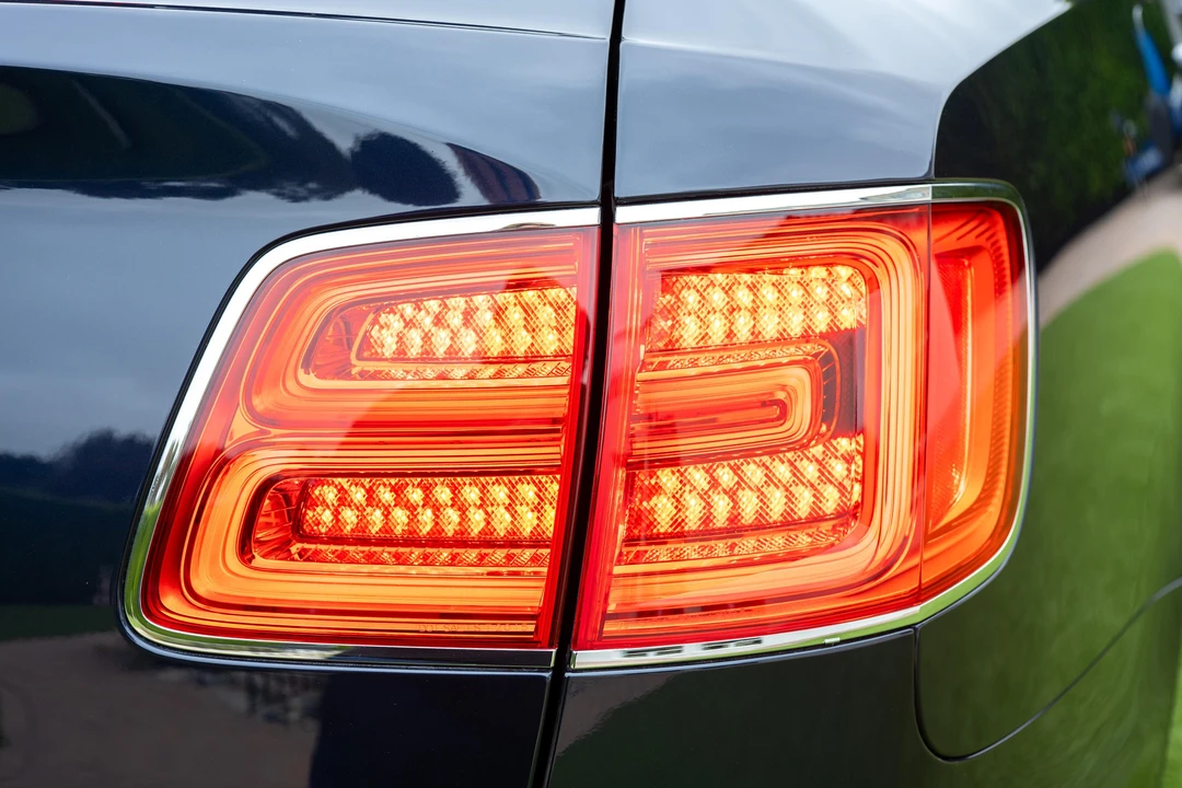 2017 Bentley Bentayga - Image 21 of 31