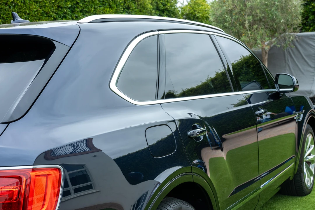 2017 Bentley Bentayga - Image 25 of 31