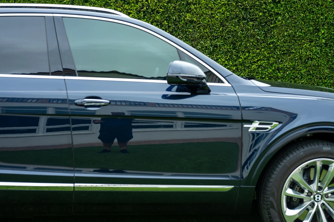 2017 Bentley Bentayga - Image 29 of 31