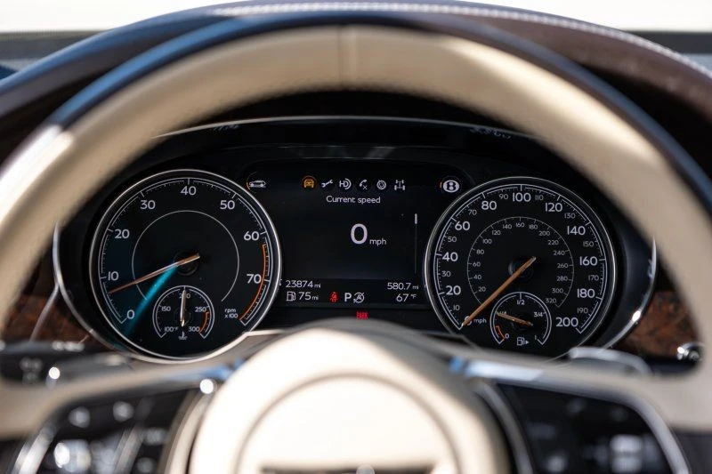 2017 Bentley Bentayga - Image 27 of 29