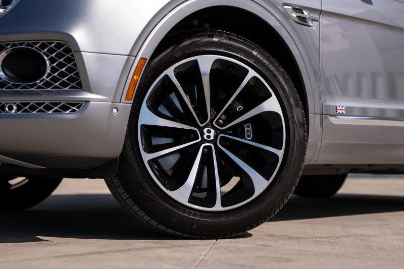 2017 Bentley Bentayga - Image 12 of 29