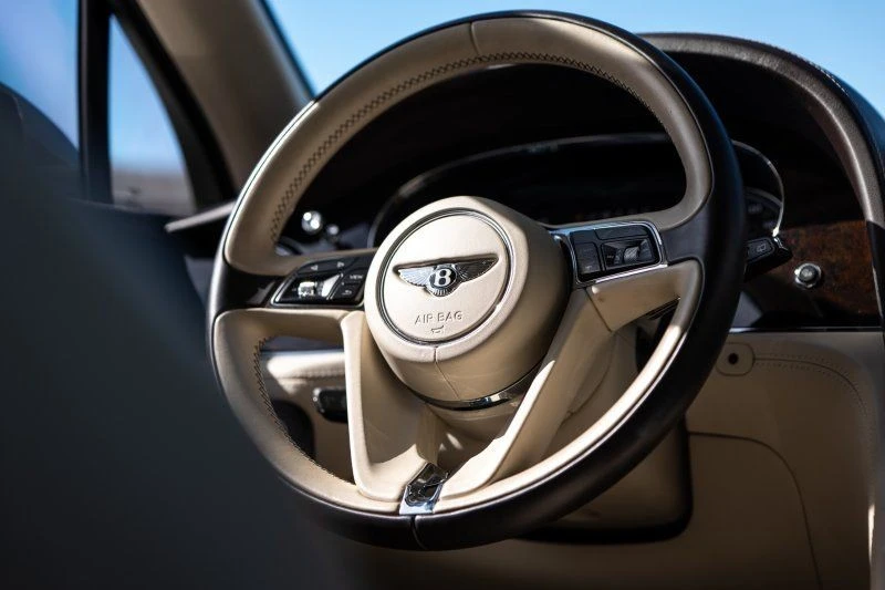 2017 Bentley Bentayga - Image 25 of 29