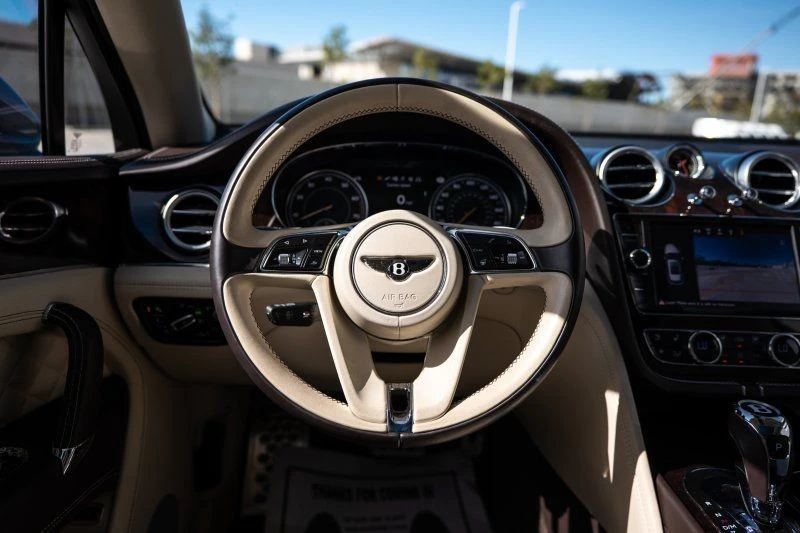 2017 Bentley Bentayga - Image 26 of 29