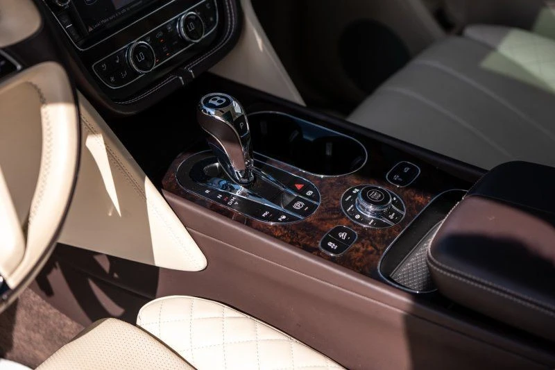 2017 Bentley Bentayga - Image 18 of 29