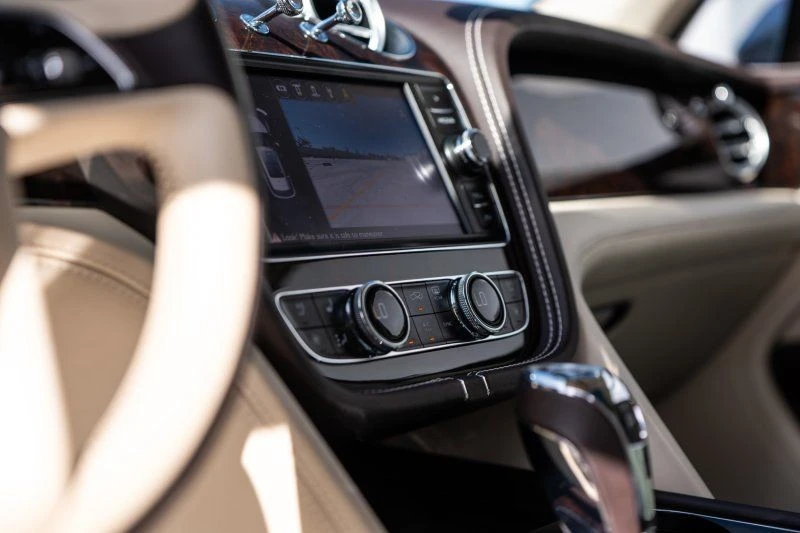 2017 Bentley Bentayga - Image 19 of 29