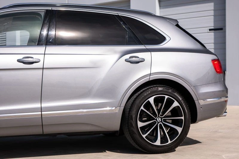 2017 Bentley Bentayga - Image 14 of 29
