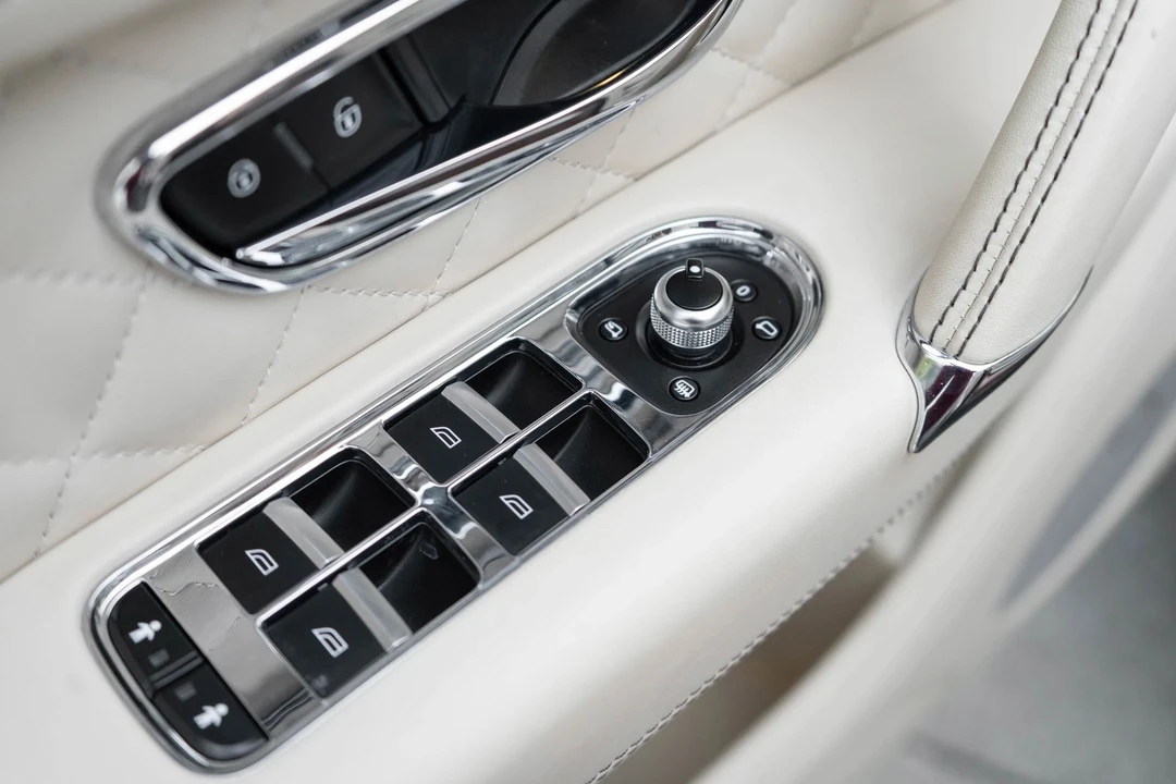 2017 Bentley Bentayga - Image 11 of 21