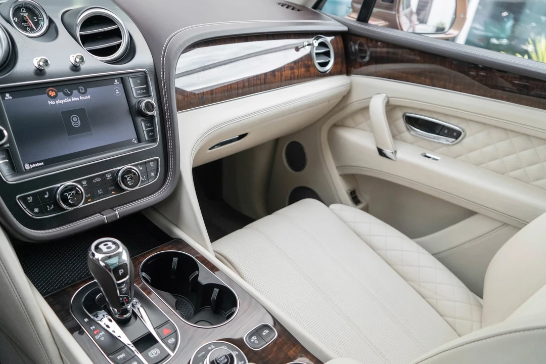 2017 Bentley Bentayga - Image 18 of 21
