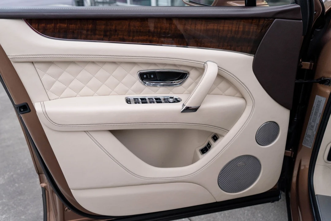 2017 Bentley Bentayga - Image 9 of 21