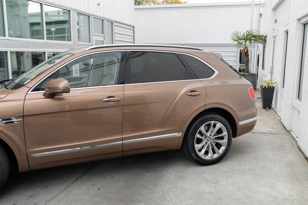 2017 Bentley Bentayga - Image 4 of 21