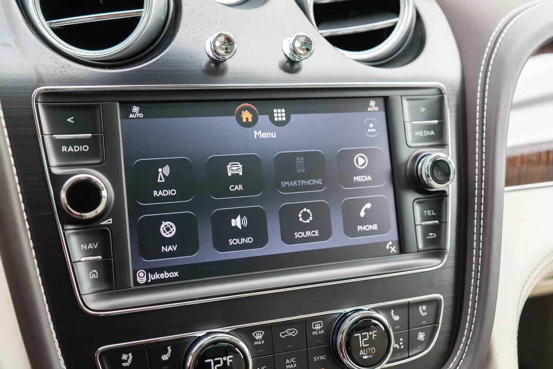 2017 Bentley Bentayga - Image 19 of 21