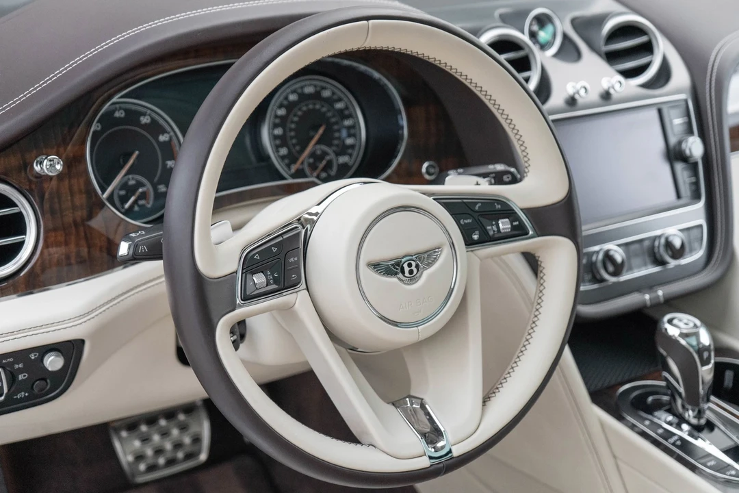 2017 Bentley Bentayga - Image 15 of 21