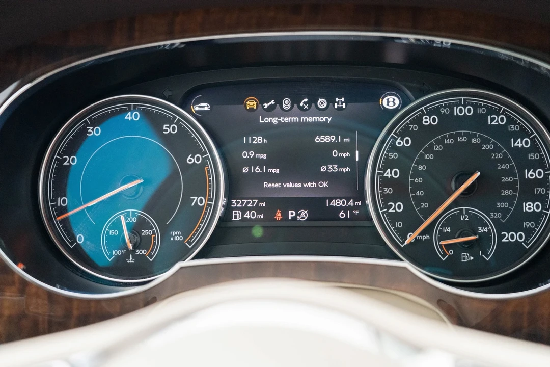 2017 Bentley Bentayga - Image 16 of 21