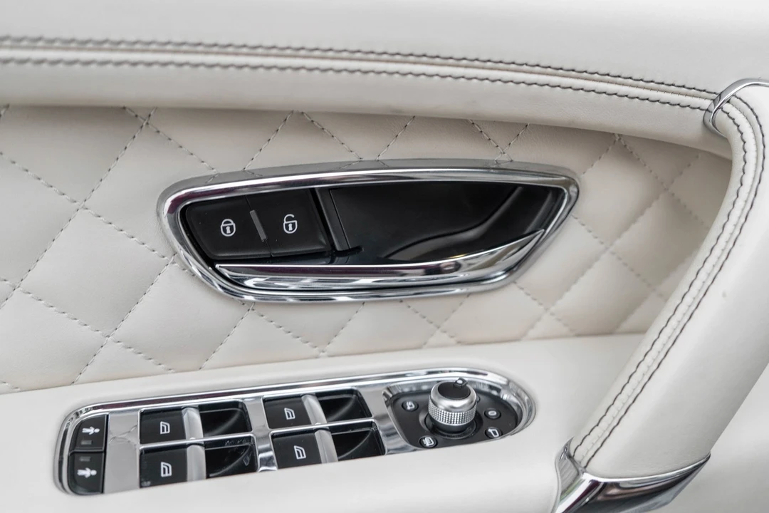 2017 Bentley Bentayga - Image 10 of 21