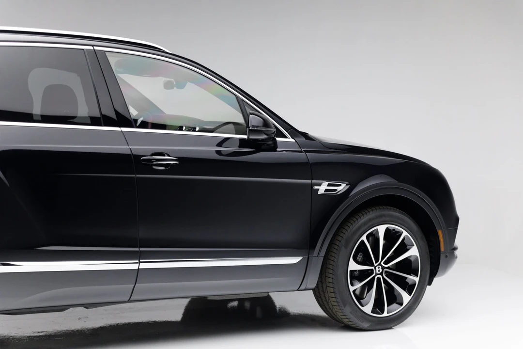 2017 Bentley Bentayga - Image 25 of 31