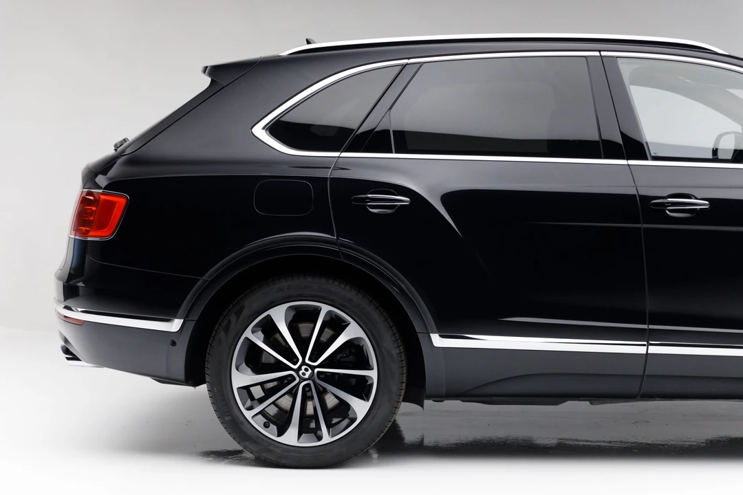 2017 Bentley Bentayga - Image 14 of 31