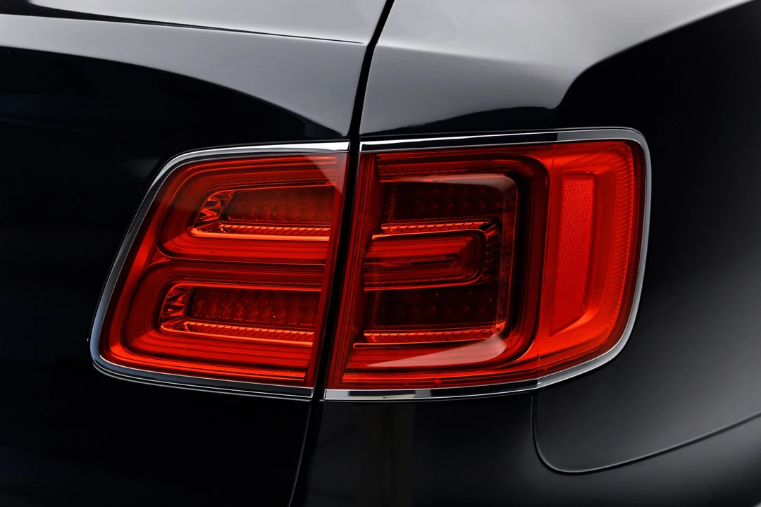 2017 Bentley Bentayga - Image 29 of 31