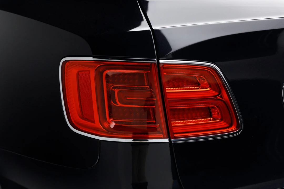 2017 Bentley Bentayga - Image 28 of 31