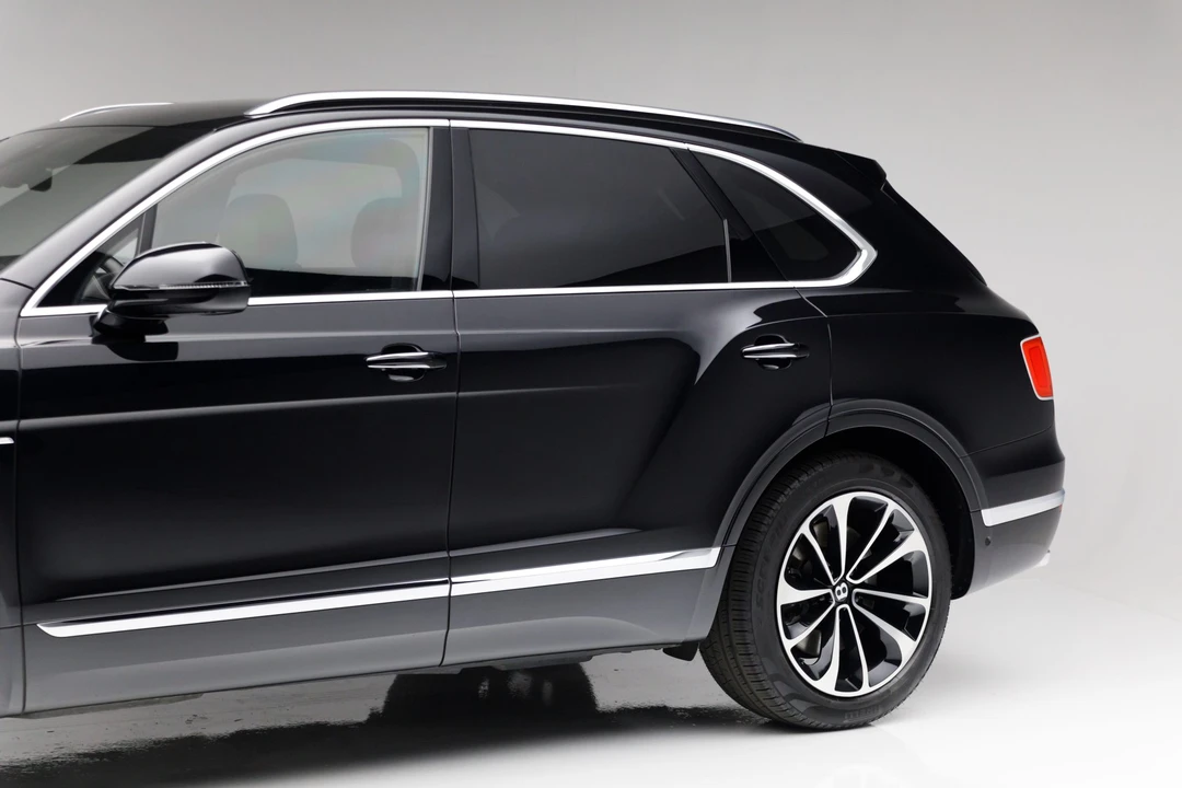 2017 Bentley Bentayga - Image 20 of 31