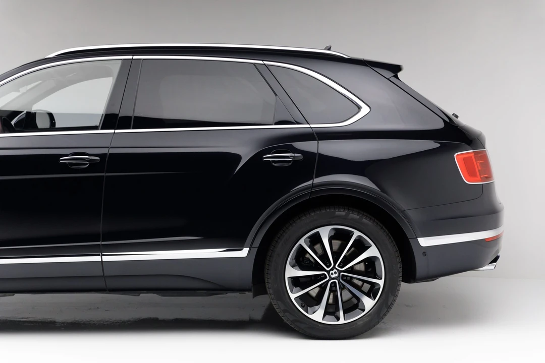 2017 Bentley Bentayga - Image 13 of 31