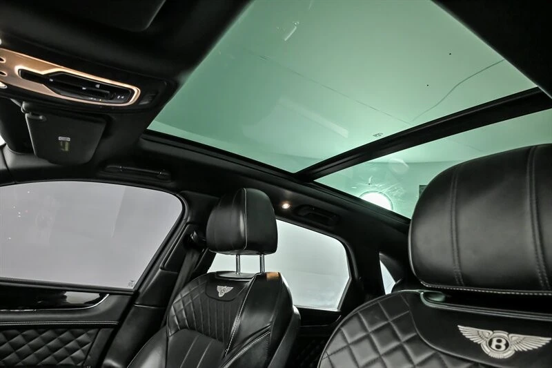 2017 Bentley Bentayga - Image 19 of 21
