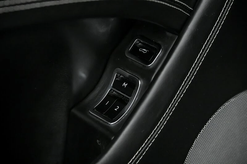 2017 Bentley Bentayga - Image 15 of 21