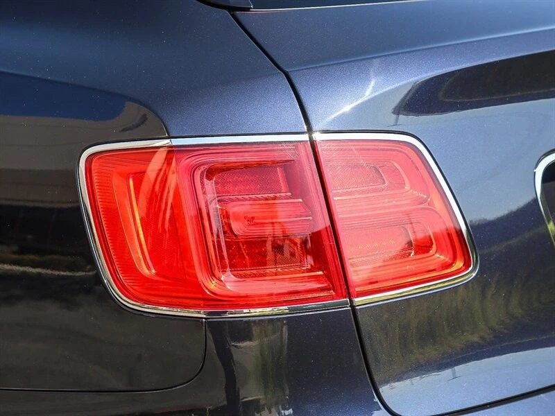 2017 Bentley Bentayga - Image 13 of 21