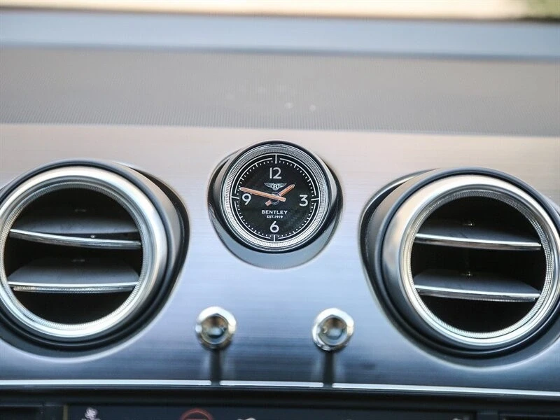 2017 Bentley Bentayga - Image 19 of 21